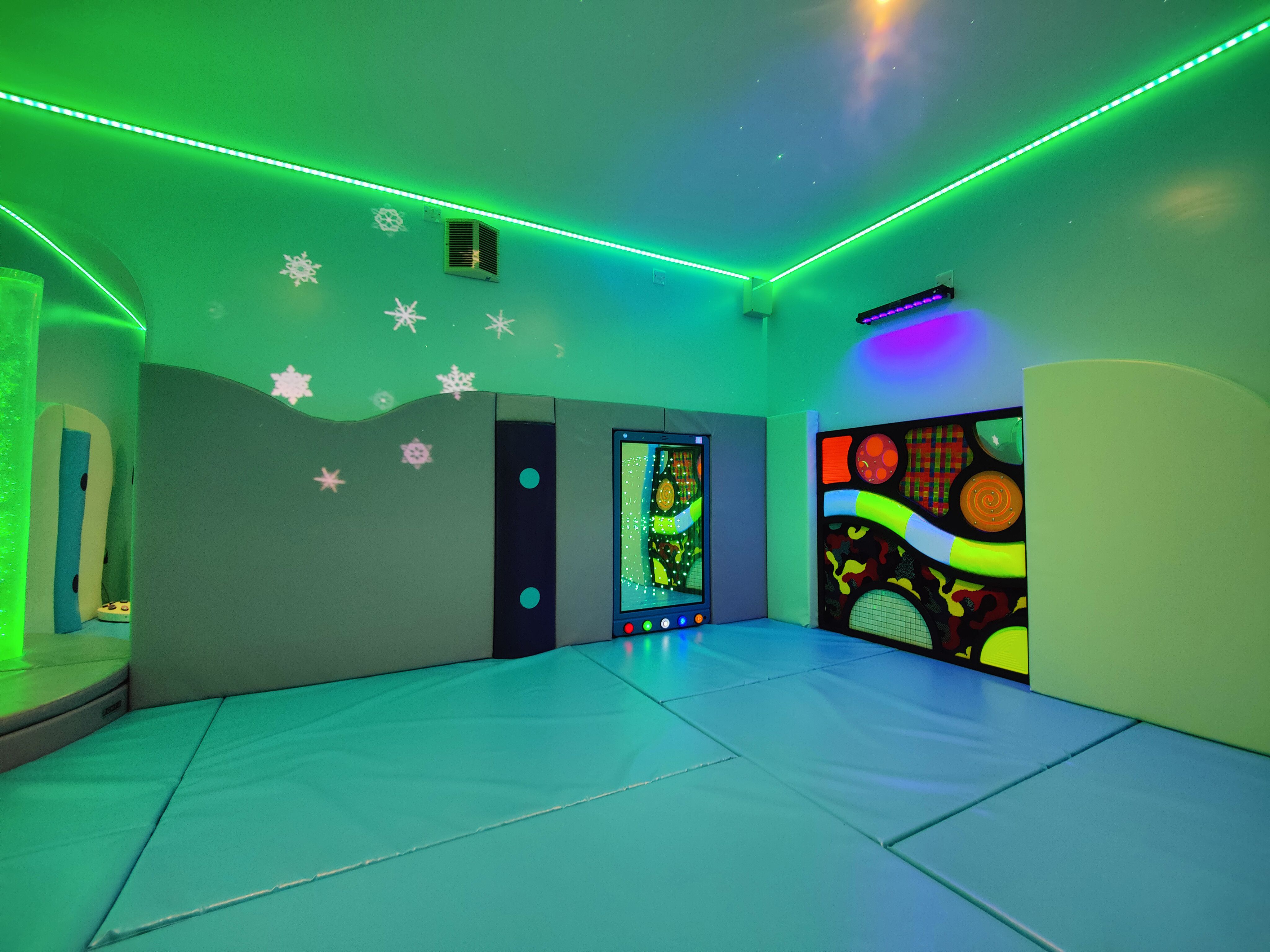 Snoezelen room's multi-sensory experience soothes patients